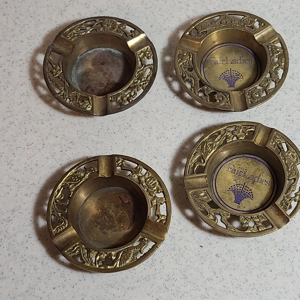 Vintage set ashtrays